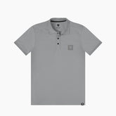 Polo Jonah, una polo unisex in cotone 100% grigio. Design sobrio e versatile. Di REV'IT!.
